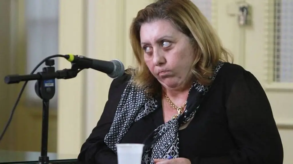 Núbia Cozzolino, ex-prefeita de Magé, foi condenada a quase 37 anos por fraudar processos judiciais. Adulterar document…