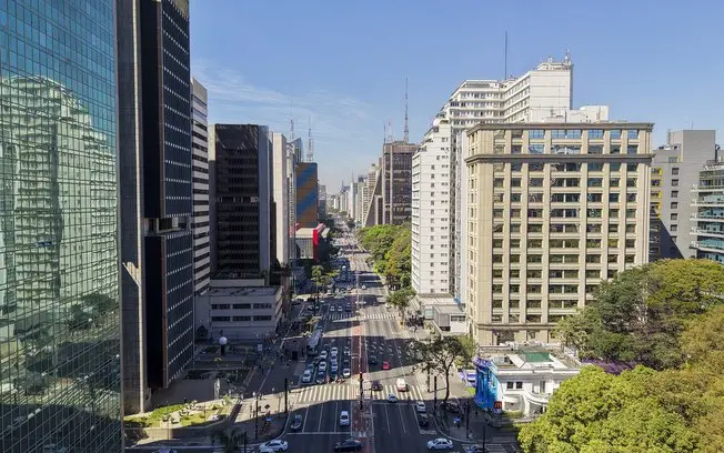 Avenida Paulista fica aberta para carros neste domingo, 04, porque o TRE-SP mandou suspender o Ruas Abertas para as ele…