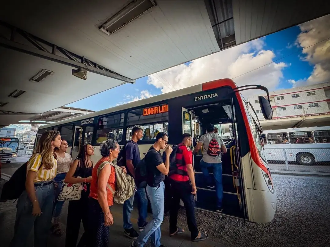 Campina Grande terá transporte gratuito das 7h às 18h no primeiro turno das Eleições 2026. Essa medida garante mobilida…