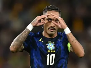 Raphinha ficou em primeiro lugar na lista de pênaltis, um histórico quase impecável pra encarar Vini ou Bruno. Parece q…