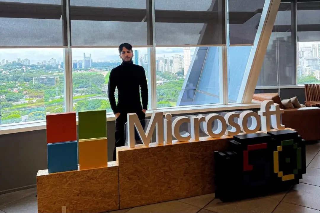 Byel, aos 22 anos, tá focando em tecnologia e inteligência artificial, mirando novos mercados fora do Brasil. É importa…