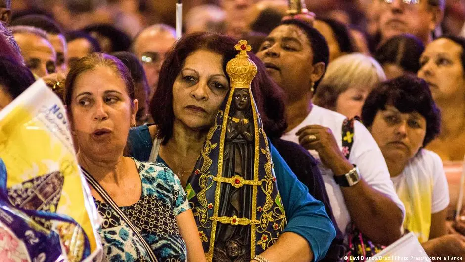 Rio Paraíba, em 1717, pescadores acharam a imagem de Nossa Senhora Aparecida. A imagem foi proclamada padroeira do país…