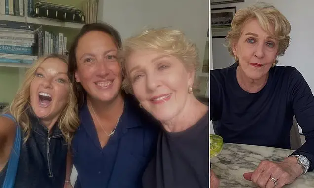 Patricia Hodge completou 80 anos, e Miranda Hart se reuniu com os colegas de elenco em meio à batalha de saúde dela. Ve…