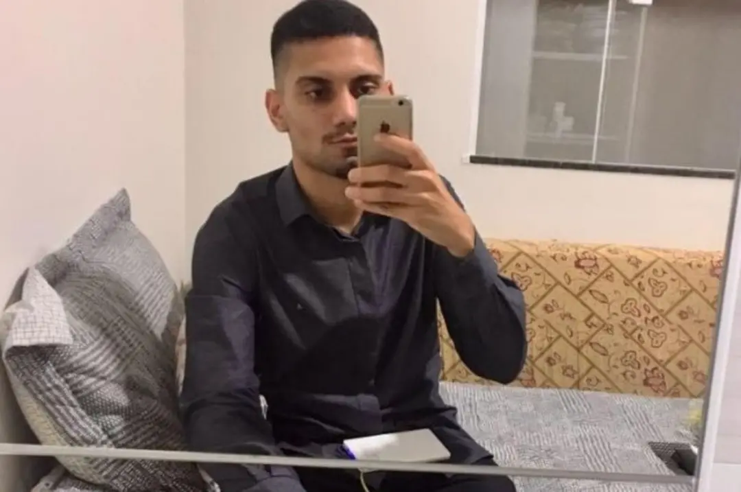 Jordi Vilsinski Beffa, de Apucarana, voltou ao Brasil após quatro anos preso na Tailândia por tráfico de drogas, com 15…