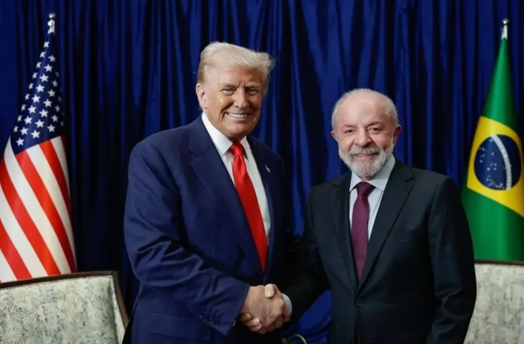 Trump se inclina a Flávio Bolsonaro enquanto o governo dos EUA fica à margem da eleicao brasileira. Acho que isso mostr…