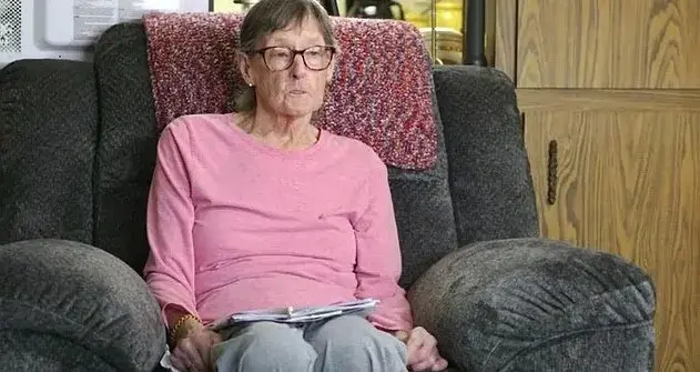 Sharon Jacks, 74 anos, perdeu as duas pernas após equipe médica amputar o membro errado durante cirurgia em Ohio, EUA. …