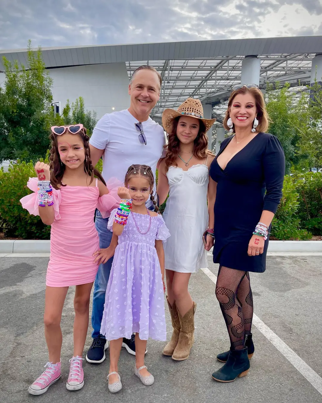 Fiona, filha de Chad Lowe e Kim Painter, faleceu aos 13 anos em setembro de 2026. A dor dessa família é profunda, e ver…
