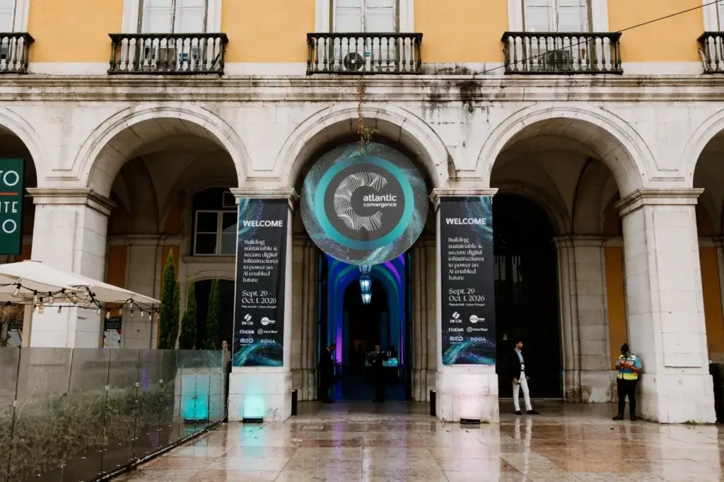 Lisboa sedia encontro com mais de 700 líderes sobre cabos submarinos e latência. O debate mostra que o caminho dos dado…