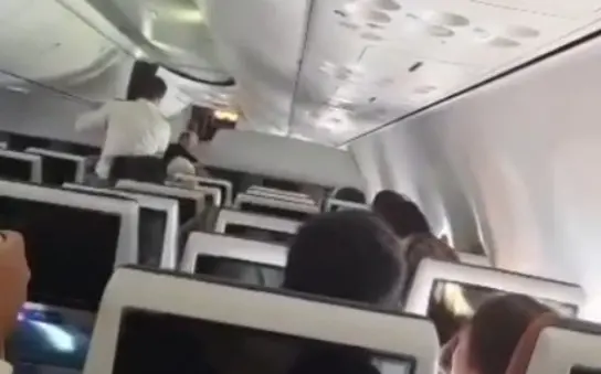 Briga entre pilotos em voo de Dubai para Israel causou pouso emergencial na Arábia Saudita. Um dos pilotos foi esfaquea…