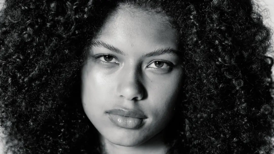 Julie Trindade, de 16 anos, venceu o concurso The Youth 2026 que teve mais de 1.700 candidatos em todo o país. Curto a …
