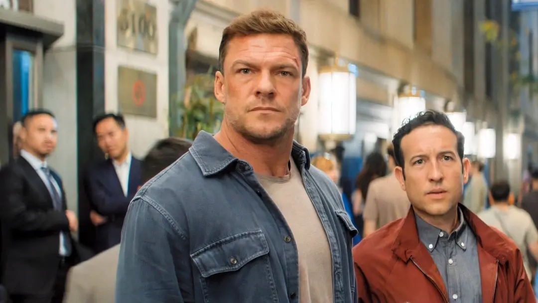 Jack Reacher e Terminator juntos salvando o Natal em um filme de ação e comédia na Prime Video. Achei a mistura de fran…