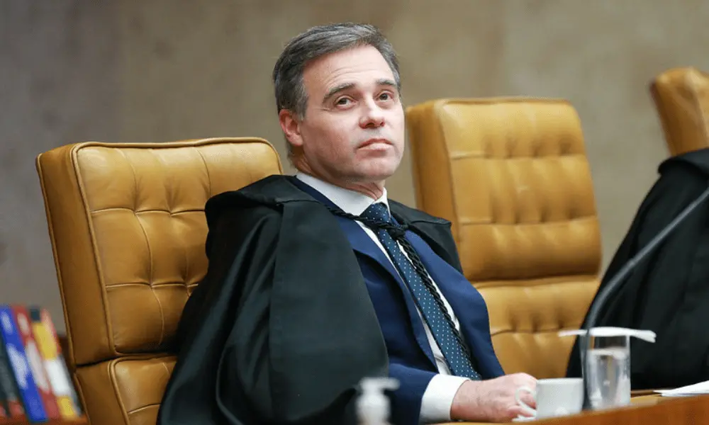André Mendonça votou para confirmar a retirada de posts que ligavam Flávio Bolsonaro a proposta de retirar Nossa Senhor…