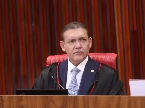 Mais de 90% das urnas eletrônicas do país já estão preparadas para a eleição de domingo, segundo Nunes Marques. A Justi…