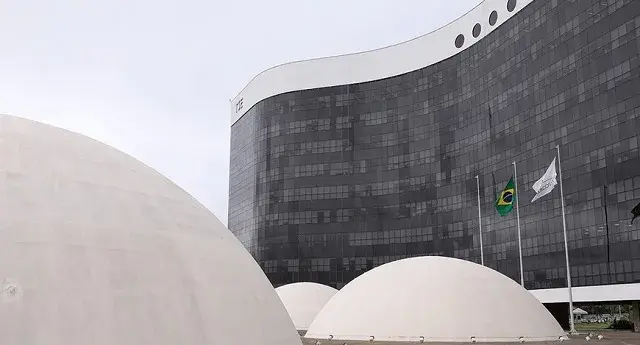 54 mil denúncias de propaganda irregular foram registradas no TSE em todo o Brasil. A maior parte das queixas veio de v…