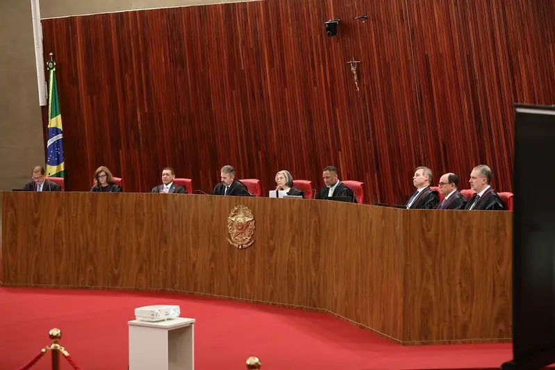 Mendonça votou no TSE pela remoção de posts que associam Flávio Bolsonaro a projeto de lei que tirava Nossa Senhora Apa…