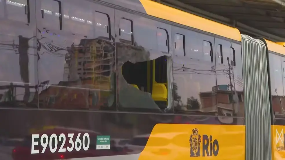 Jacarepaguá, no corredor Transolímpica, um passageiro morreu baleado em ônibus do BRT. A ocorrência aconteceu perto de …