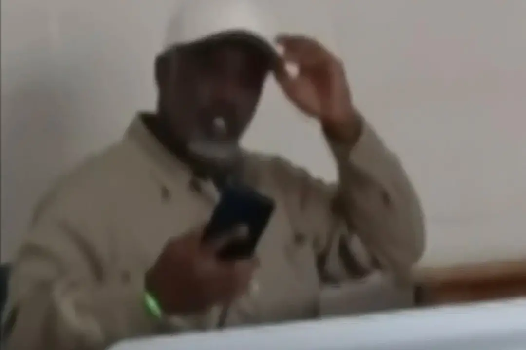 Diddy em prisão com luxo: fonte falou que não é nada normal, falando de álcool, celulares e massagens. É o Diddy mesmo,…