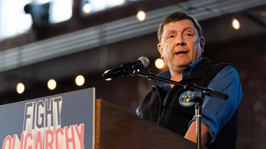 Troy Jackson, candidato a Senado em Maine, apoiou um projeto de lei que deu 13,4 milhões de dólares para a Maine Mariti…