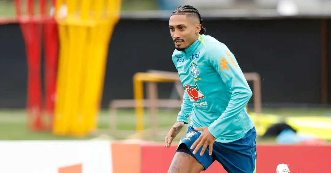 Raphinha foi cortado da Selecao Brasileira tras edema muscular na coxa direita. Decisao tomada por precaucao, o que faz…