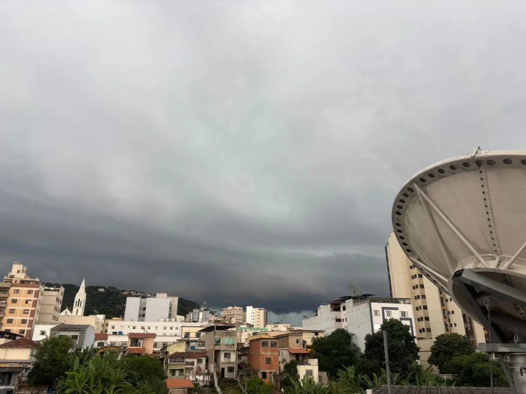 Tempestades e ventos de até 100 km h estão previstos para a Zona da Mata e Campo das Vertentes. Chuva forte e granizo p…