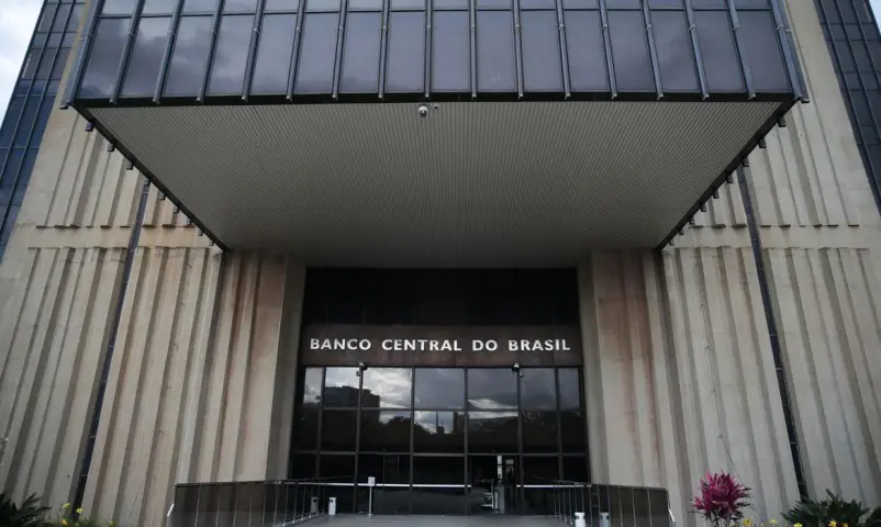Dívida bruta do governo geral subiu para 82,9% do PIB em agosto, o maior patamar desde 2021. Isso mostra que o rombo fi…