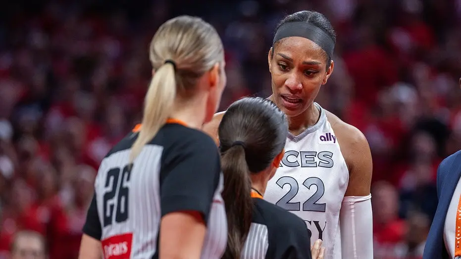 Aja Wilson foi confrontada por um torcedor no ginásio durante o jogo da Fever contra as Aces. Inicialmente, as transmis…