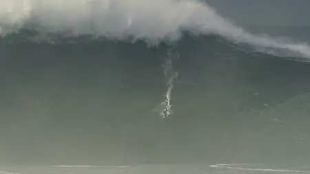 Michelle des Bouillons busca o Guinness por recorde de maior onda surfada. É um movimento que mostra o poder da busca p…