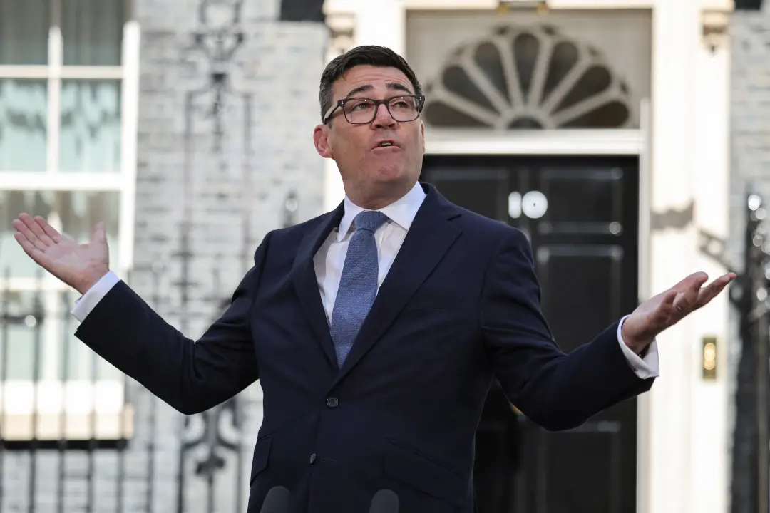 Andy Burnham fala sobre a possibilidade de o Reino Unido voltar para a União Europeia. A ideia de voltar à união aduane…