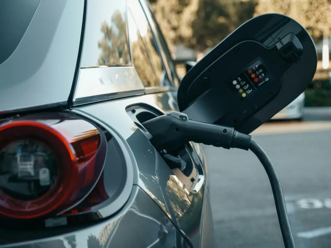 71,4% dos brasileiros querem carro elétrico ou híbrido, segundo a pesquisa. É bom ver esse interesse, pois a mudança am…