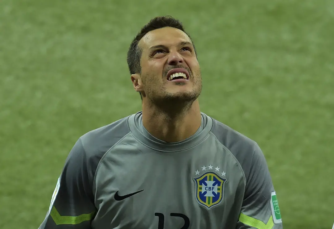 Júlio César fala sobre o lance do Ozil no 7 a 1 da Alemanha, dizendo que ele talvez tenha perdido um gol de propósito a…