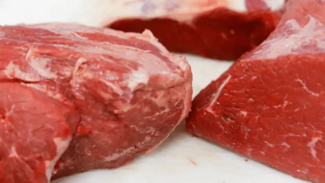 China vai cobrar sobretaxa de 55% na carne bovina brasileira após atingir a cota de 1,106 milhão de toneladas em setemb…