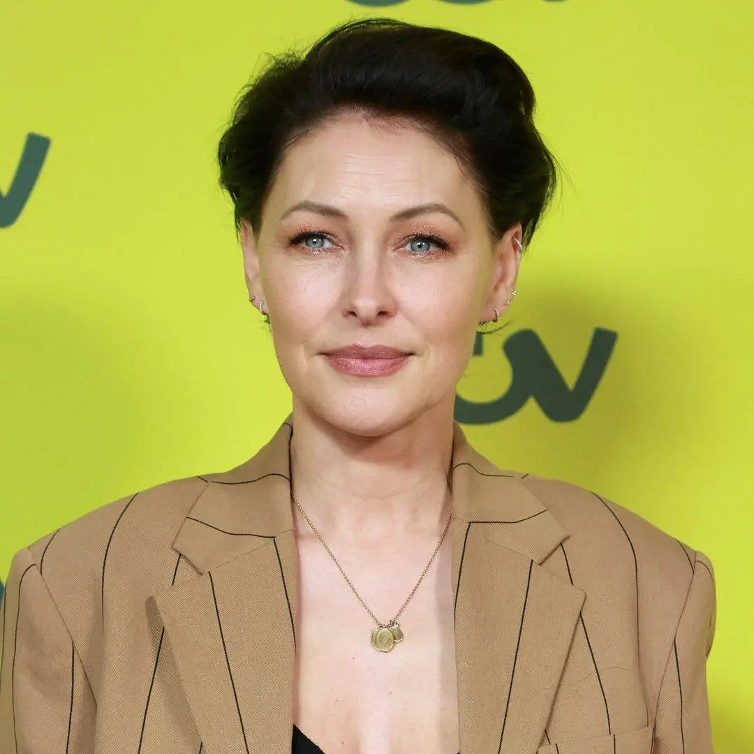 Emma Willis e os novos apresentadores, Josh Widdicombe e Johannes Radebe, fizeram a primeira apresentação ao vivo no St…