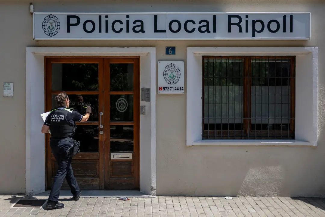 Ripoll, em Girona, aprovou felicitações a agentes locais e Mossos por resultados em operações. A abstensão da prefeita,…