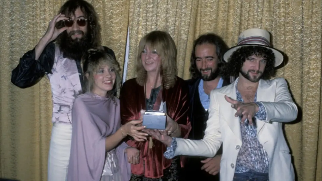 Mick Fleetwood em Londres para gravar um álbum, segundo ele. Essa possibilidade de Fleetwood Mac voltar me toca, pois a…