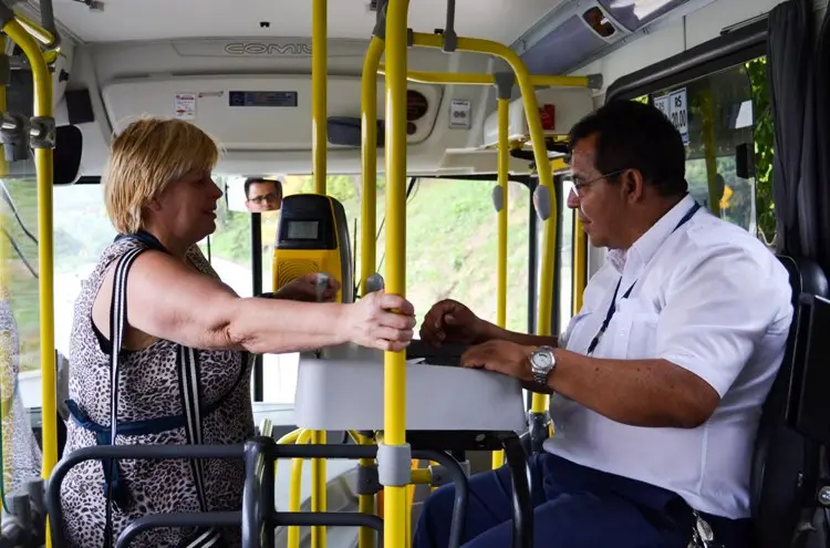 Ônibus do Distrito Federal terão horário de dias úteis no domingo de eleição, e o transporte será gratuito. Essa mudanç…