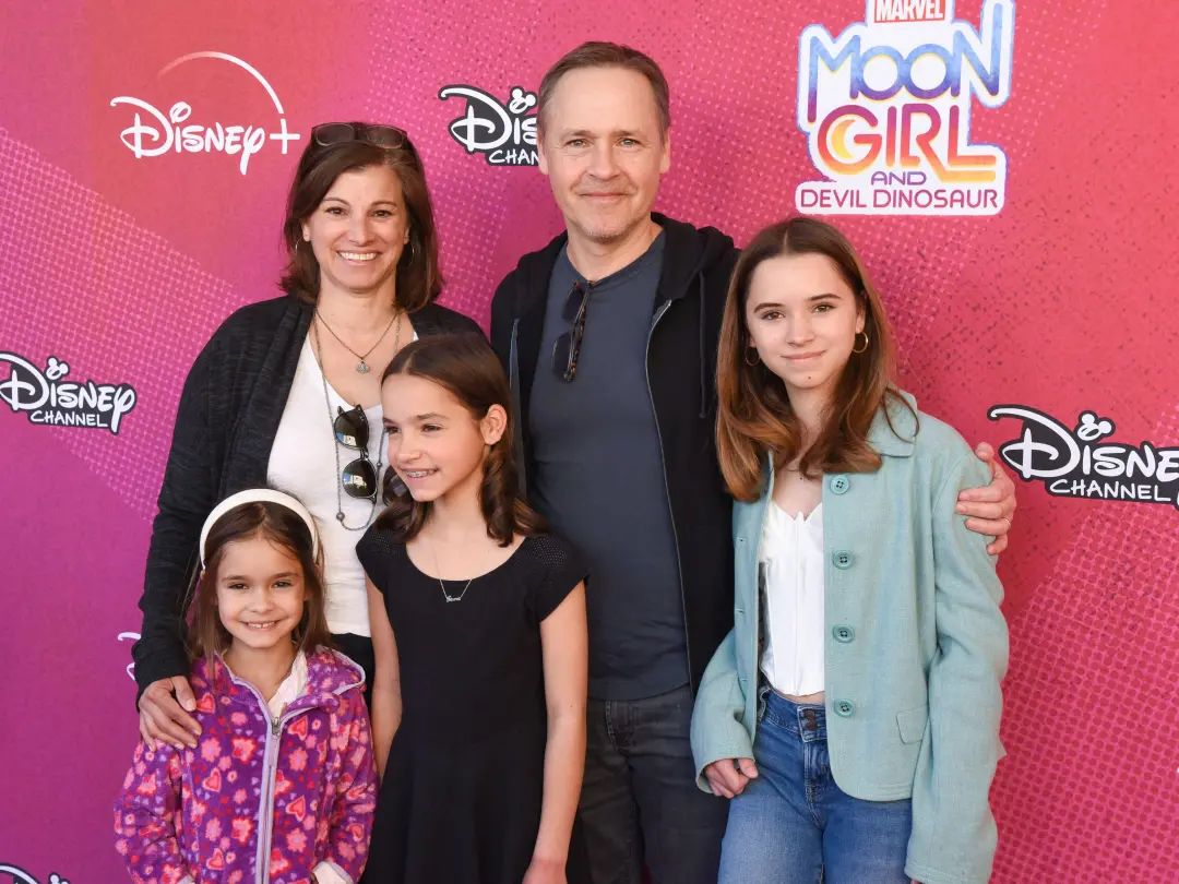 Fiona Lowe, filha de Chad Lowe e Kim Painter, faleceu aos 13 anos. É triste ver a perda de alguém tão jovem, a família …