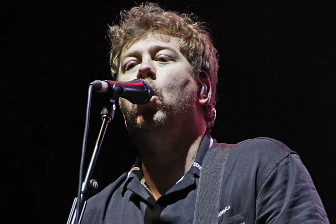 James Bourne do Busted voltou às redes após cirurgia que estendeu sua vida. A pausa dele da turnê com McFly no ano pass…