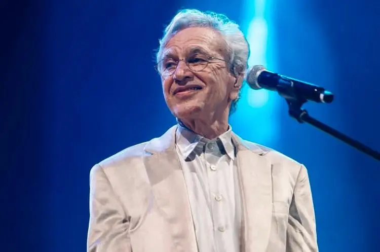 Caetano Veloso entrou na Justiça contra um vídeo que o associa a drogas e dinheiro público. A publicação feita por Carl…