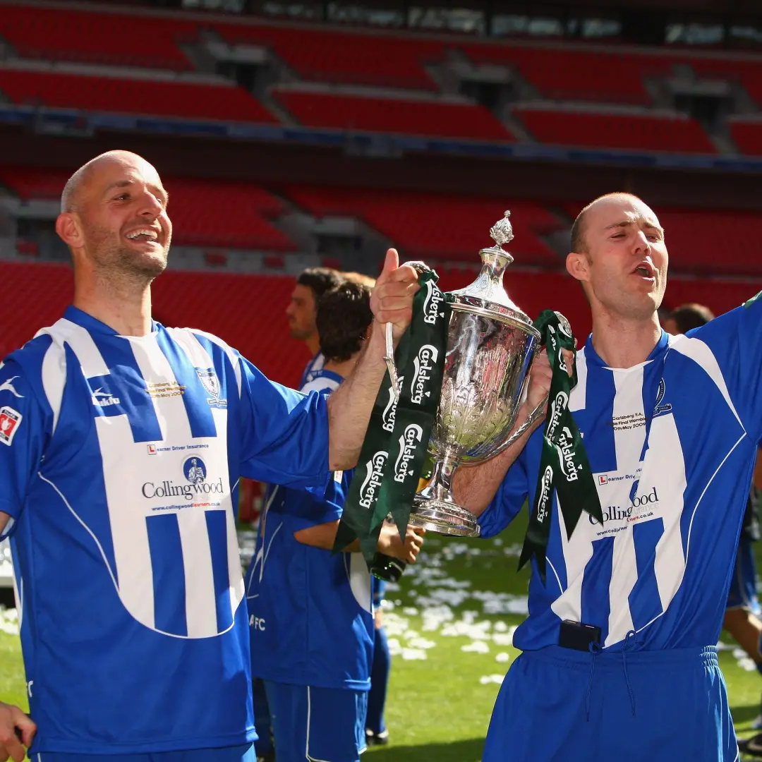Whitley Bay, time do nível nove, venceu três finais seguidas do FA Vase entre 2009 e 2011. É um feito muito grande pra …