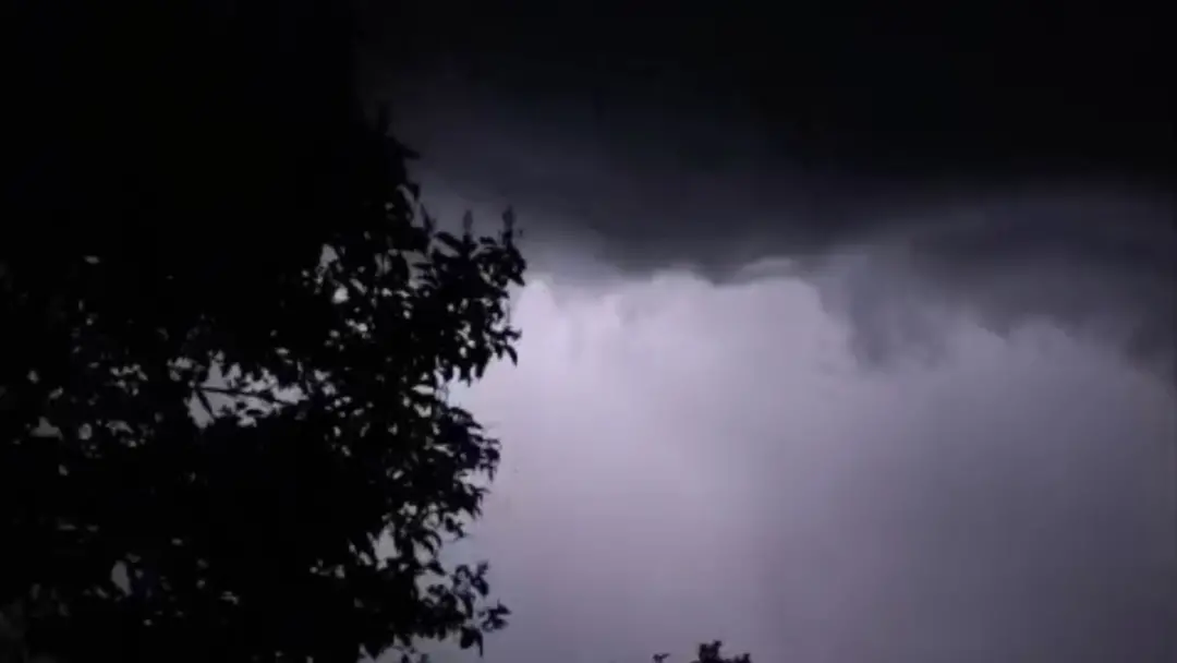São Luiz Gonzaga, no RS, teve uma tempestade forte onde morador gravou algo que ele disse ser um tornado. Meteorologist…