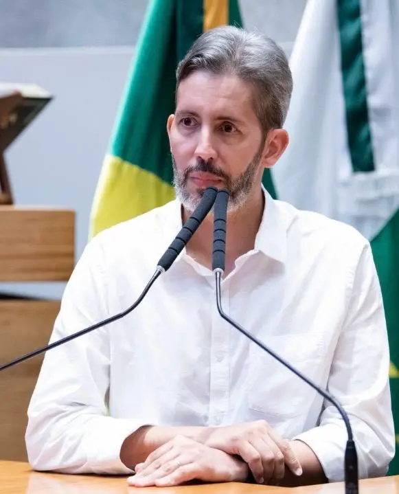 Leandro Grass rebate ataques ao PT no debate do Distrito Federal, dizendo que adversários atacam o partido porque nao t…