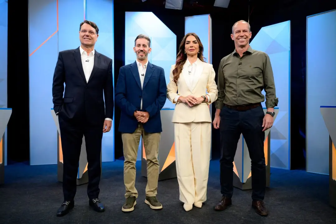 Celina Leao ausentou o ultimo debate da Globo, abrindo caminho para os outros candidatos cobrarem o governo. Kiko Caput…
