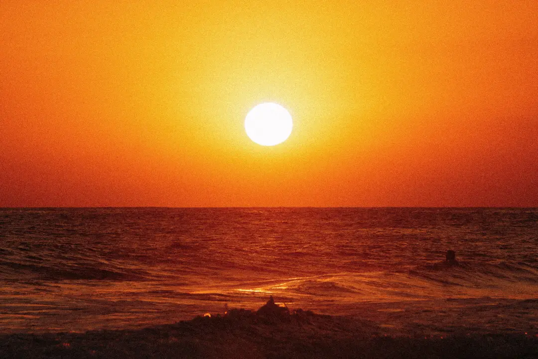 Oceanos absorveram calor equivalente a 40 vezes o consumo mundial em 2025, o maior registro já visto. Esse acúmulo acel…
