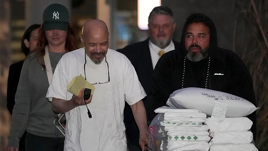 Douglas Stewart Carter, 71 anos, foi solto após décadas em prisão perpétua em Utah porque DNA novo excluiu ele do caso …