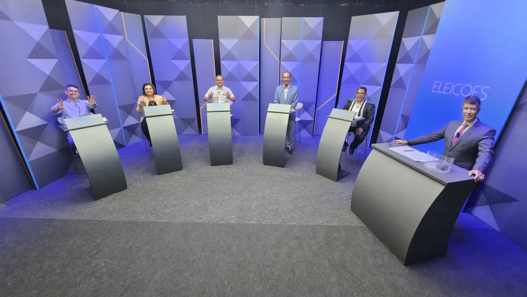 Manaus sediou debate com cinco candidatos ao Governo do Amazonas, abordando temas como exploração de terras raras. O de…