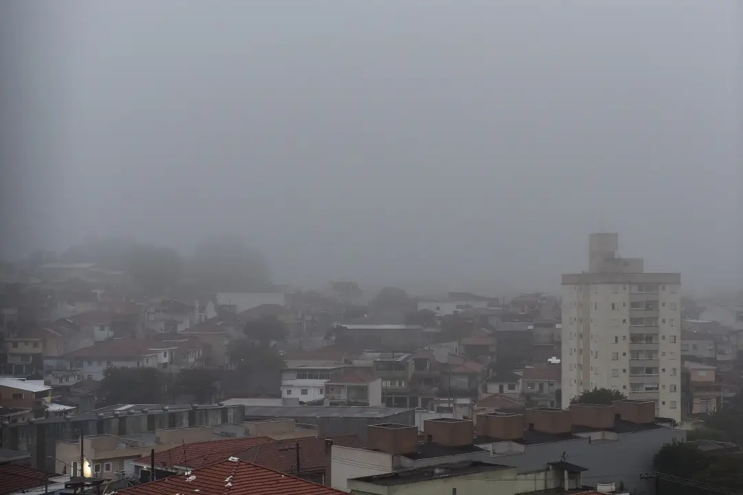 Frente fria muda o tempo no Sudeste, e em São Paulo, a Zona Norte sentiu nevoeiro e frio dia 26 de junho. Essa queda de…