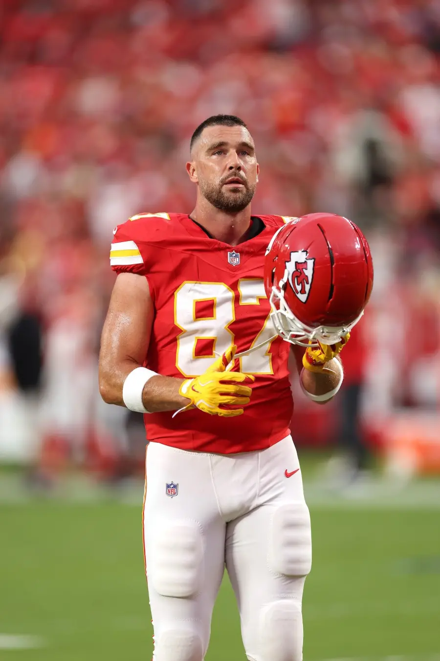 Travis Kelce disse ao barbeiro que o corte fade dele lhe dava poderes depois que os Chiefs venceram o Miami Dolphins po…