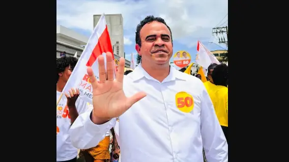 Ronaldo Mansur, candidato do PSOL, sofre acidente de carro em Salvador. Ele foi internado com politraumatismos e pressã…