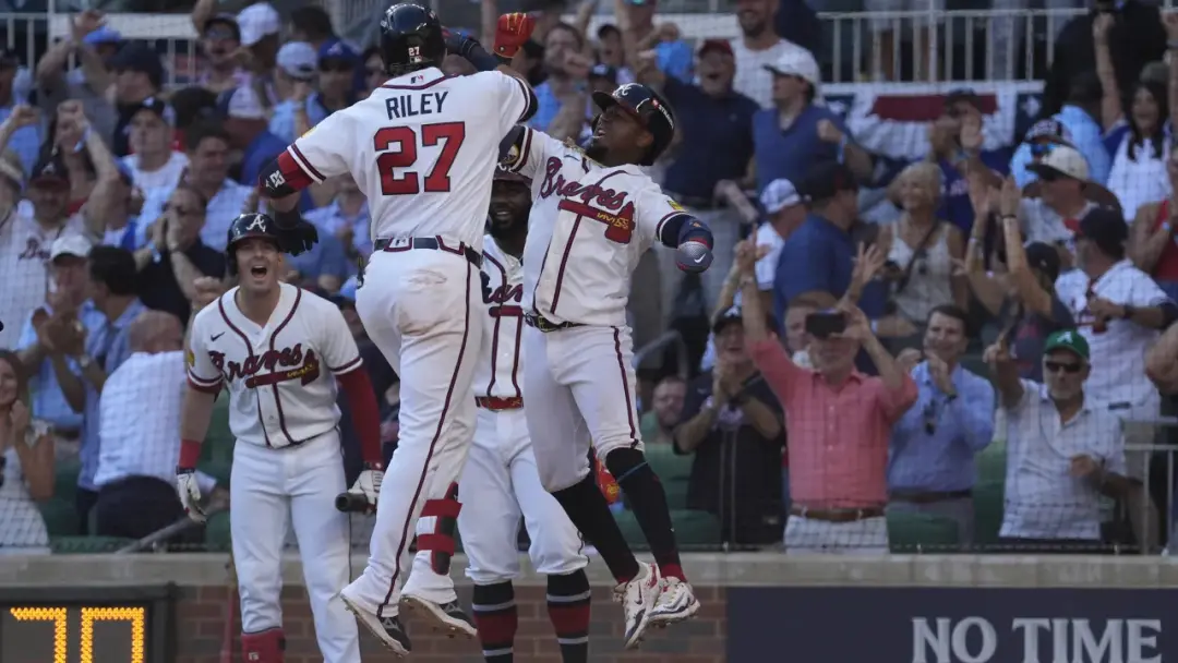 Atlanta Braves venceu Philadelphia Phillies por 5 a 3 no primeiro jogo do NL Wild Card Game 2, com um home run de Austi…