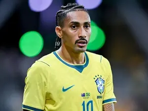 Raphinha foi cortado da seleção após um edema durante o segundo amistoso contra a Austrália. É uma pena ver a pausa for…